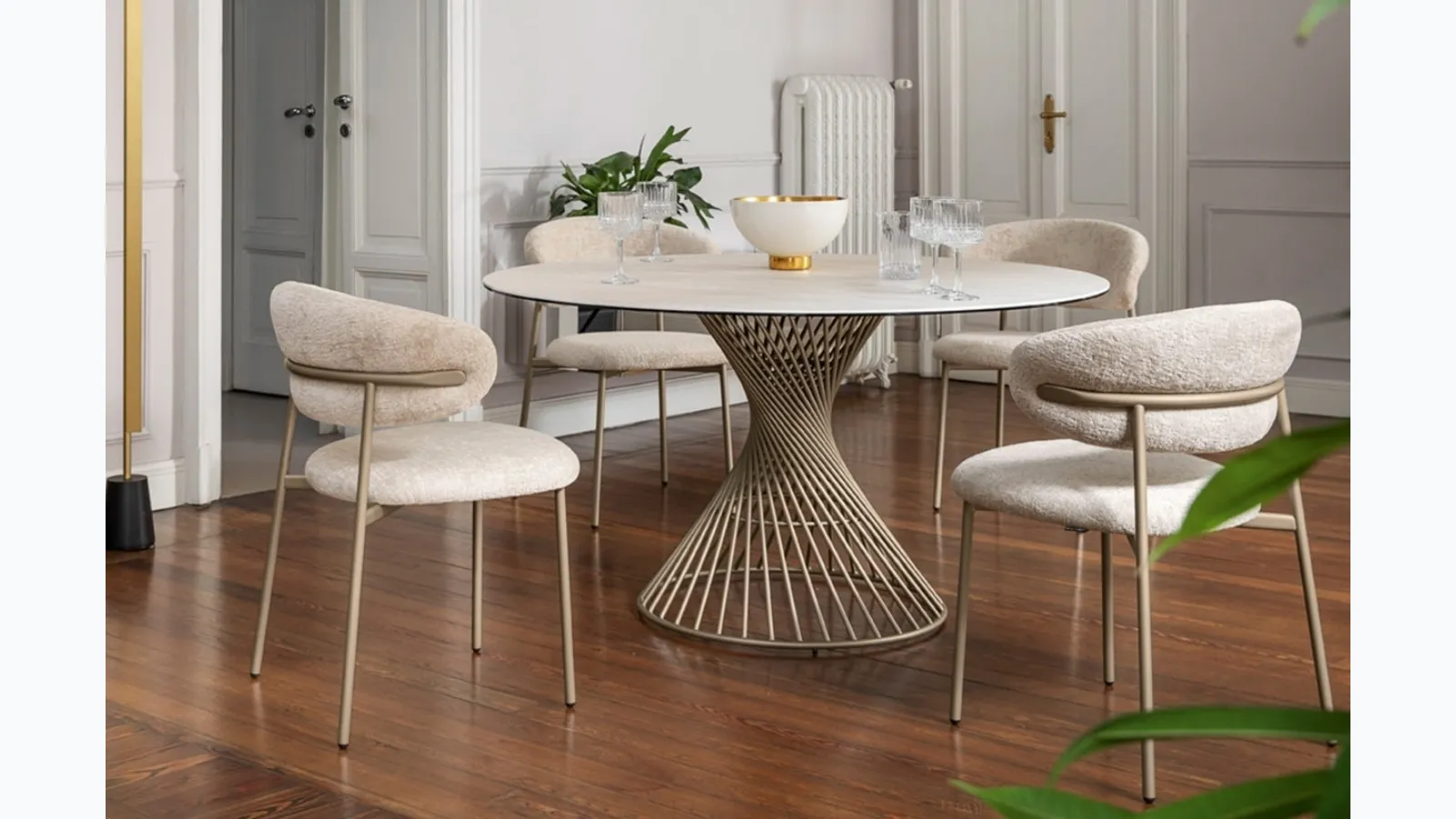 Round ceramic Vortex table by Calligaris