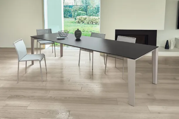 Extendable Winny XXL table made of melamine with aluminum lacquered steel legs by Ingenia.