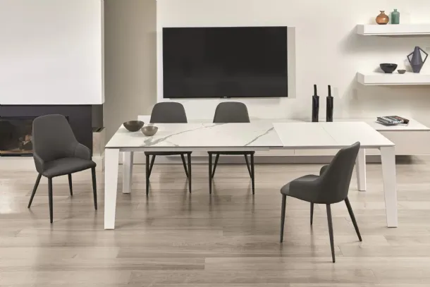 Extendable Winny table in supermarble ceramic by Ingenia.
