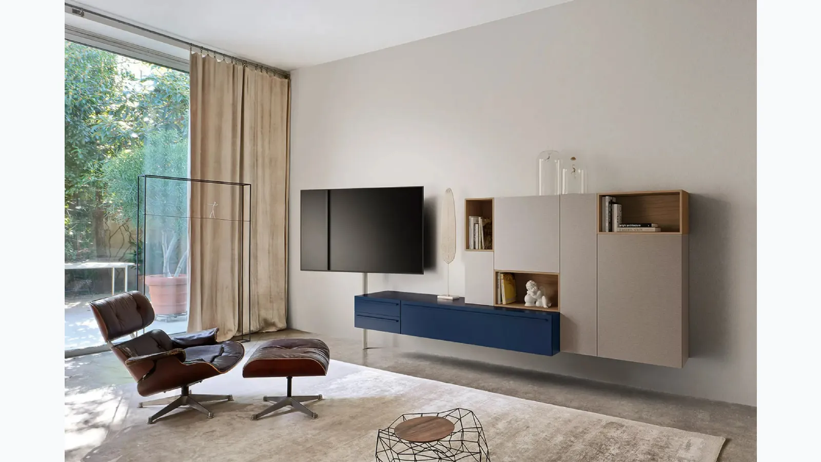 Mobile TV Video stand in lacquered finish by Sangiacomo