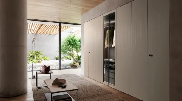 Wardrobe with hinged doors Anteprima in matte lacquer by Presotto