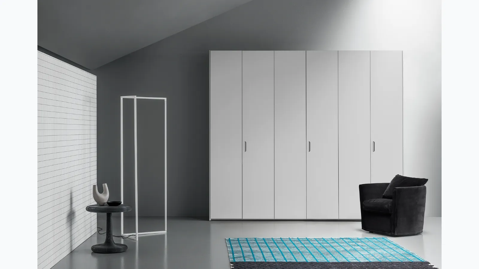 Wardrobe with Aria Simple Incavo hinged doors by Kristalia