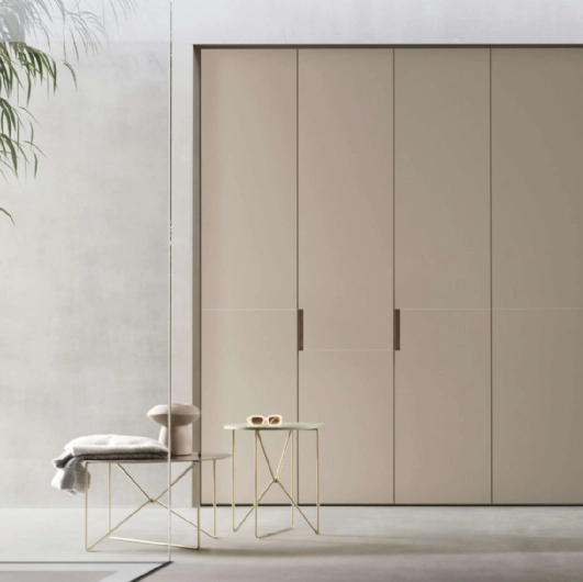 Wardrobe with hinged doors Astipalea by Presotto