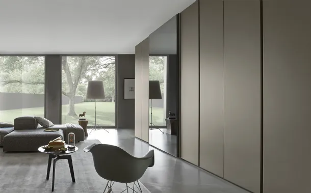 Breccia Visone wardrobe with hinged doors and sliding mirror door by Sangiacomo.