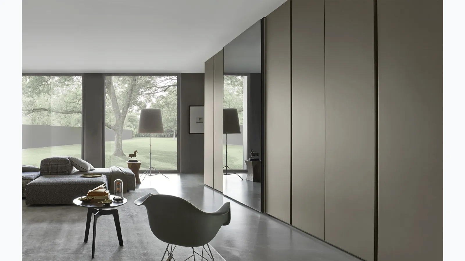 Breccia Visone wardrobe with hinged doors and sliding mirror door by Sangiacomo.