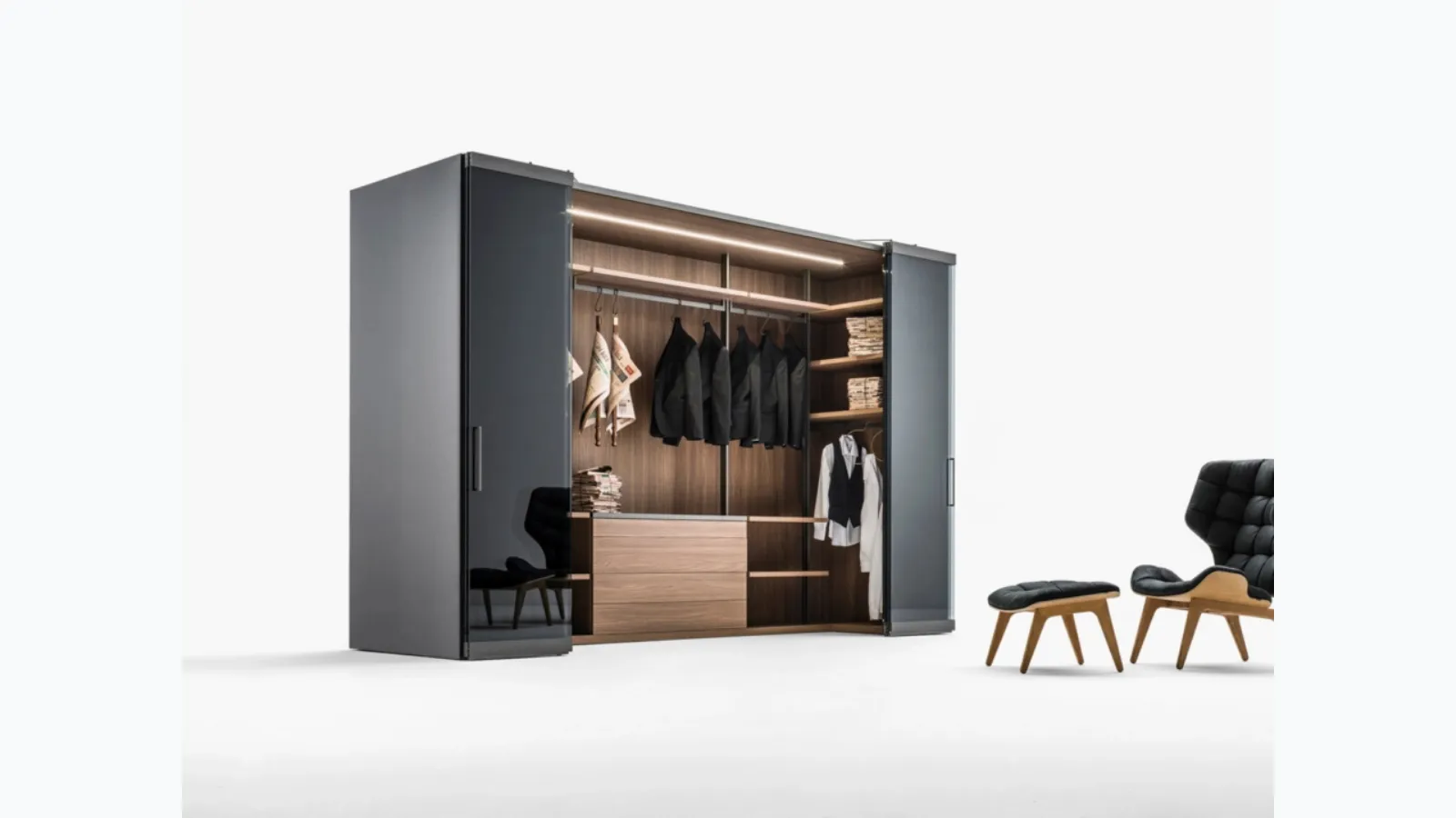 Freedhome compact freestanding glass and glossy black lacquered wardrobe Closet by Caccaro.