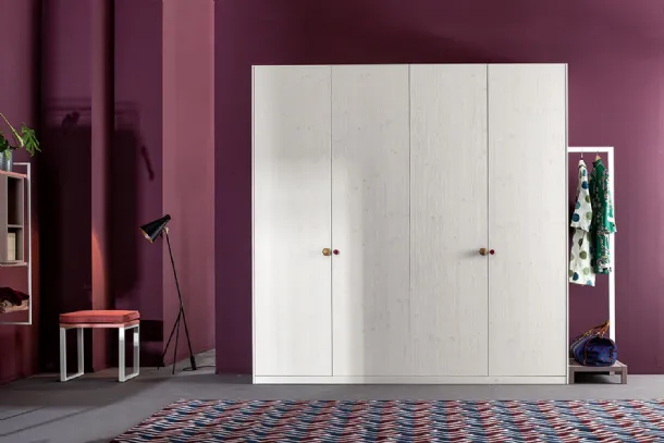 Easy solid wood wardrobe from Callesella.