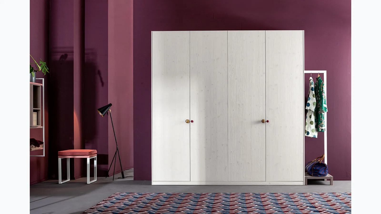 Easy solid wood wardrobe from Callesella.