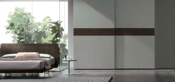 Wardrobe with sliding door in matte lacquered finish with Oak Frame insert by Tomasella.