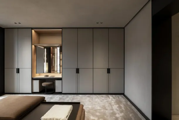 Gliss Master Walk-in Closet - DC Door by Molteni & C