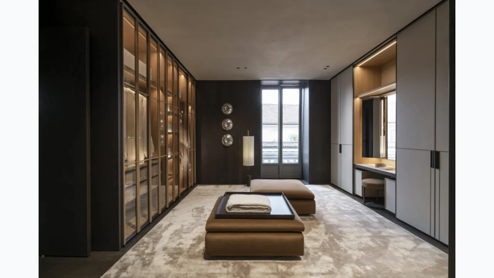 Gliss Master Walk-in Closet - DC Door by Molteni & C