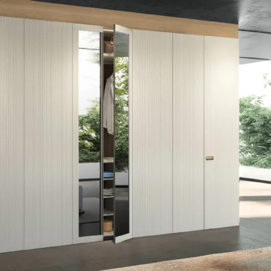Kabin wardrobe by Presotto.