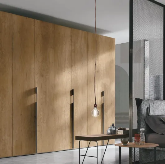 Smooth wardrobe with swing door in wood-effect materic finish by Tomasella.