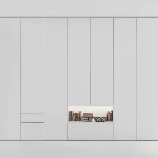 Modular Freedhome wardrobe with drawers and niches by Caccaro.