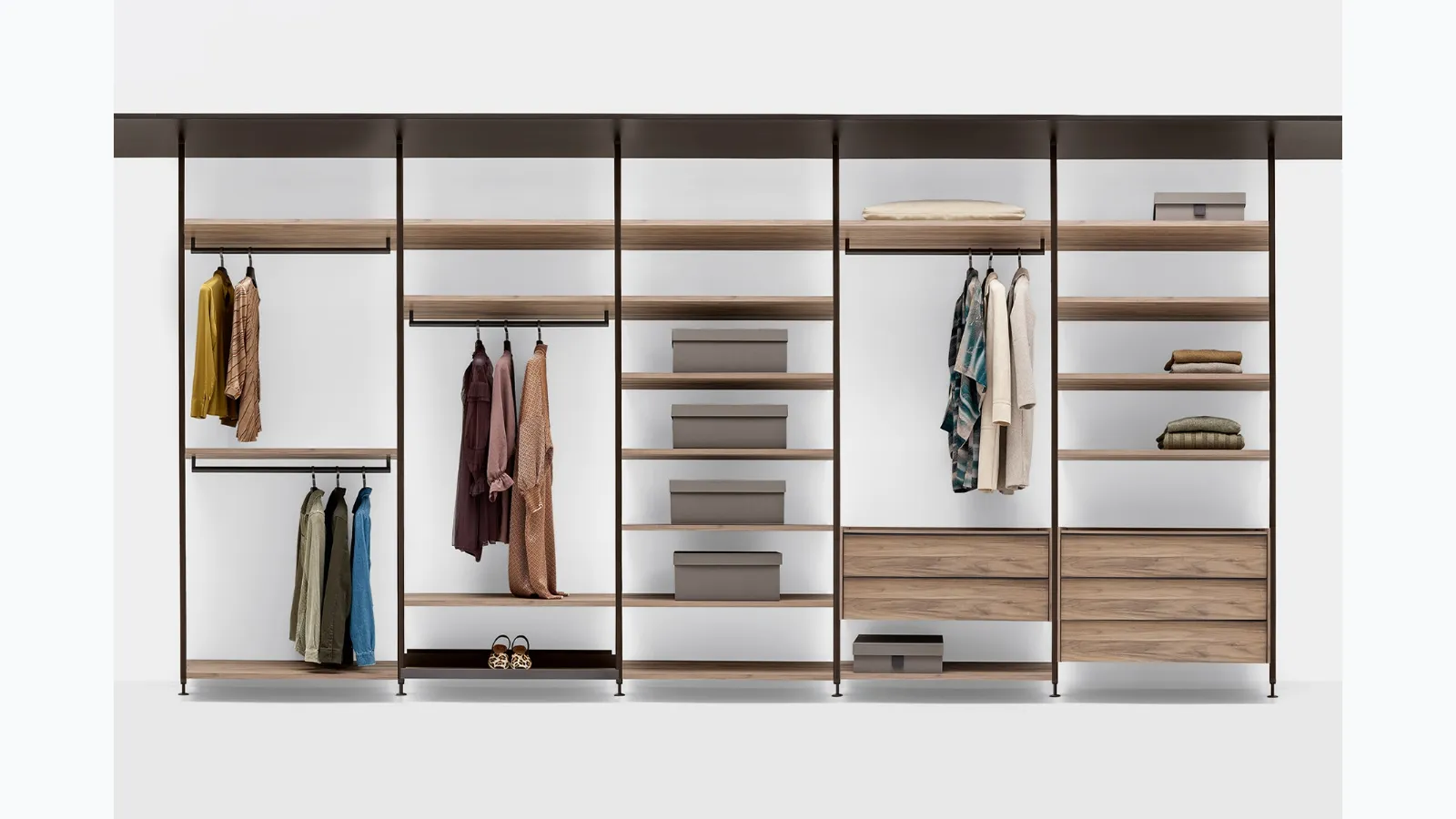 Novel Walk-in Closet by Kristalia