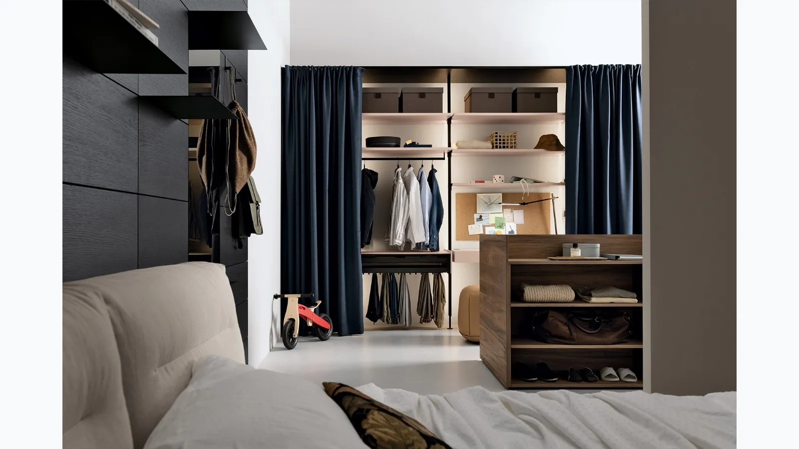 Novel wardrobe + Telon by Kristalia