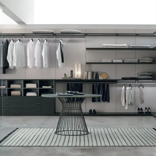 Tomasella's Practical Walk-in Closet