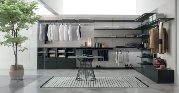 Tomasella's Practical Walk-in Closet
