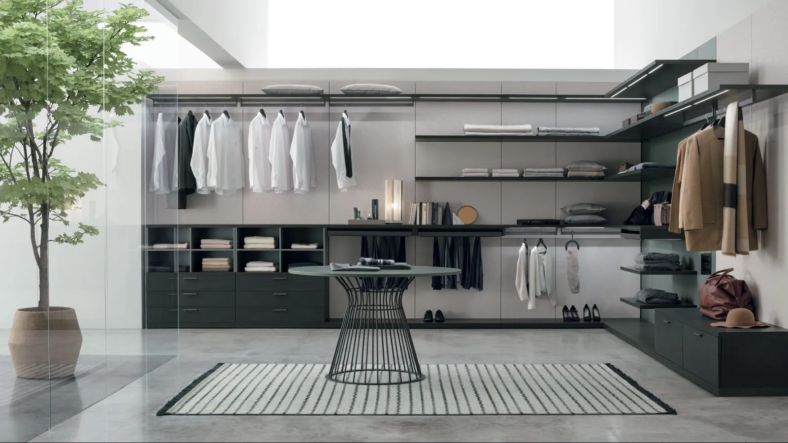 Tomasella's Practical Walk-in Closet