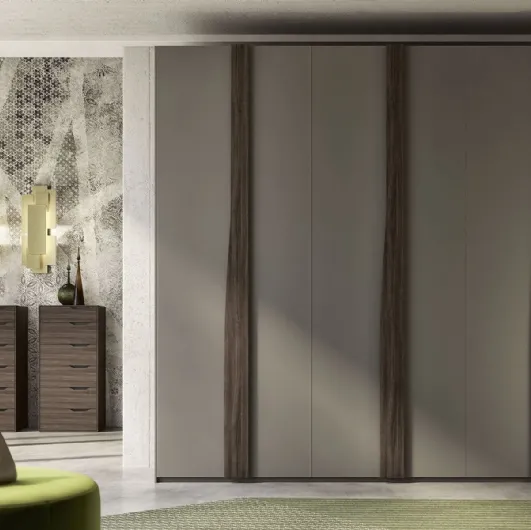 Wardrobe with swing doors in grey finish and dark elm. Infinity frame by S75.