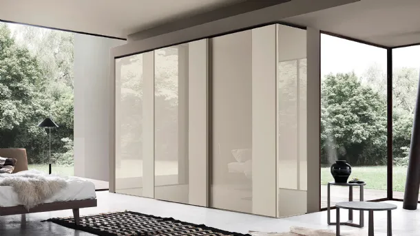 Synthesis wardrobe with sliding glass doors by Sangiacomo.