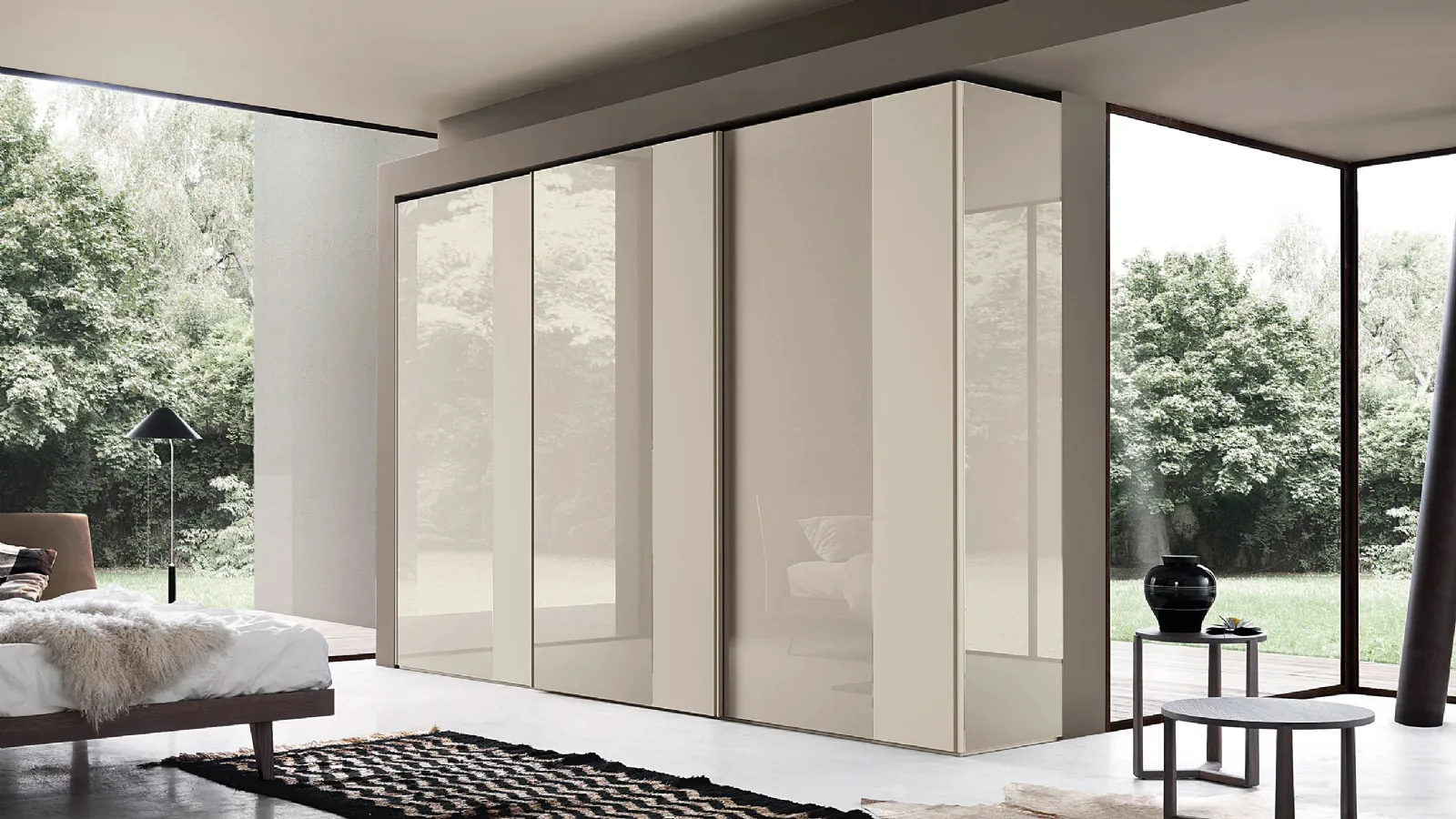 Synthesis wardrobe with sliding glass doors by Sangiacomo.