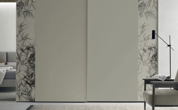 Wardrobe with sliding doors Strip lacquered with glass bands by Tomasella.
