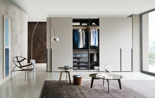 Wardrobe with sliding doors Tratto in matte lacquered Rope by Sangiacomo.