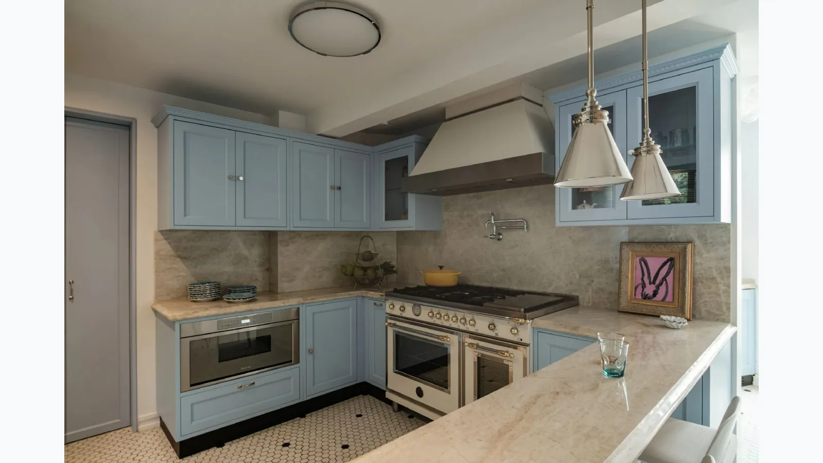 Classic lacquered wooden Artis kitchen with peninsula by Marchi