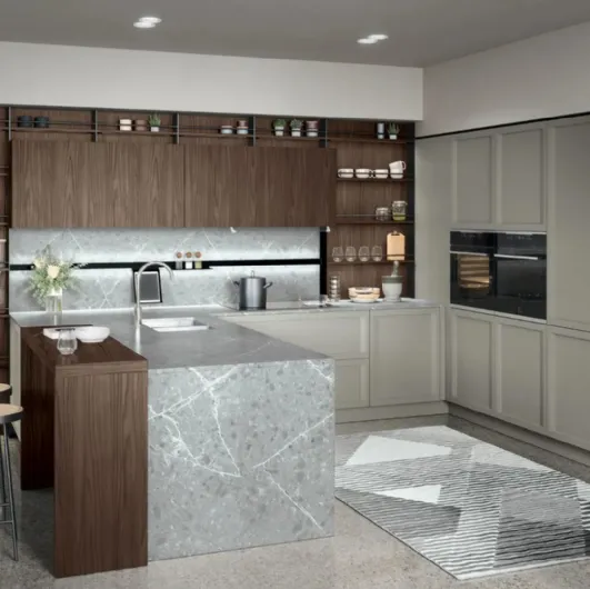 Classic kitchen with Bellaria 03 peninsula by Forma Cucine.