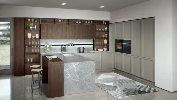 Classic kitchen with Bellaria 03 peninsula by Forma Cucine.