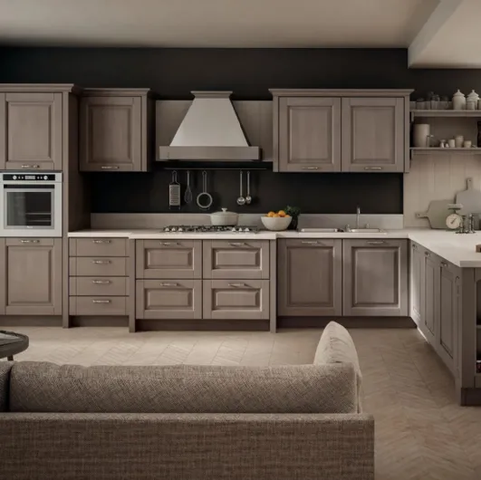 Classic Oak Kitchen with Bolgheri 03 Peninsula by Stosa