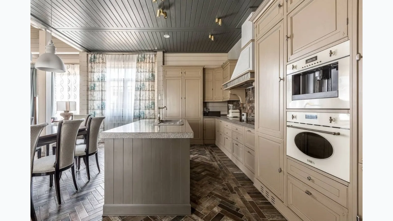Classic corner kitchen with Dhialma island in lacquered wood by Marchi.