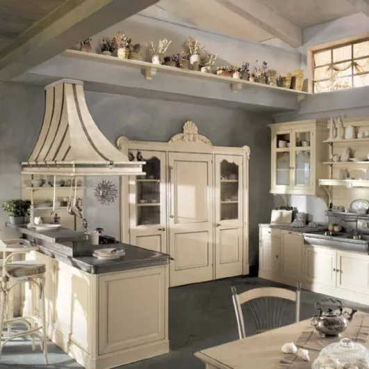 Classic wooden Dhialma kitchen with lacquered peninsula by Marchi.