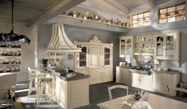 Classic wooden Dhialma kitchen with lacquered peninsula by Marchi.