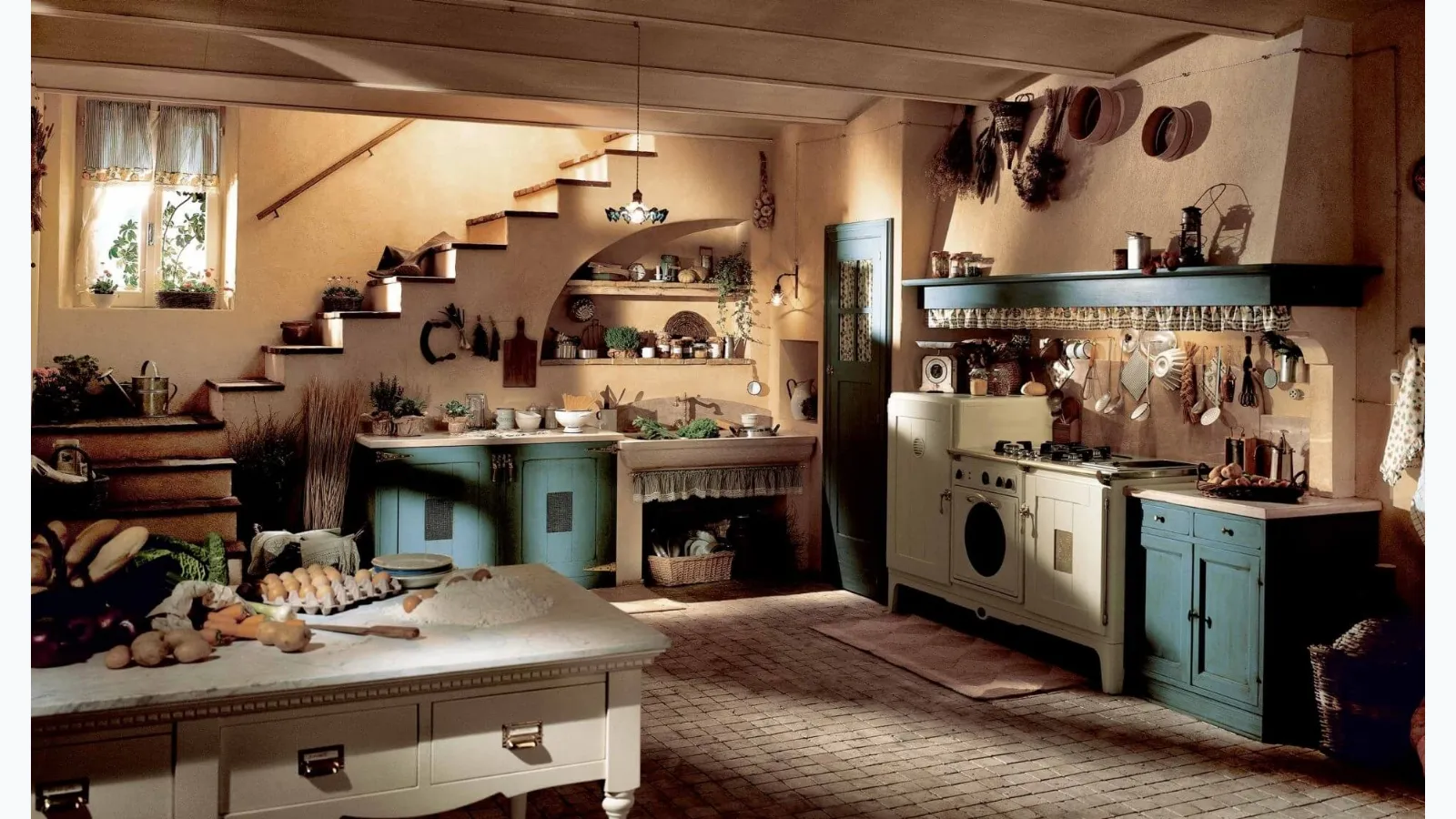 Classic Doria corner kitchen in lacquered wood by Marchi