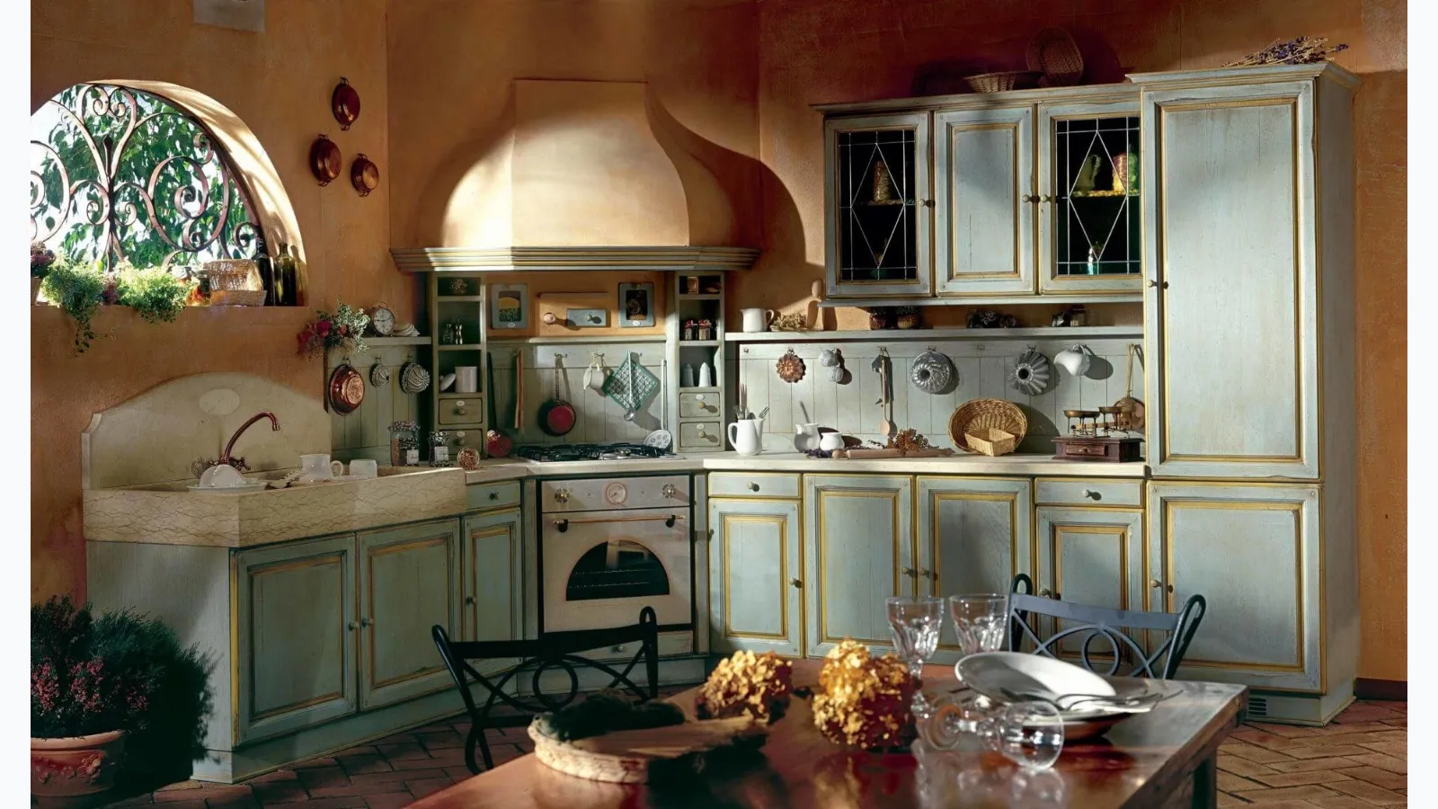 Classic angular kitchen Granduca by Marchi