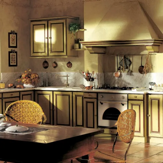 Classic Granduca corner kitchen in lacquered wood by Marchi.