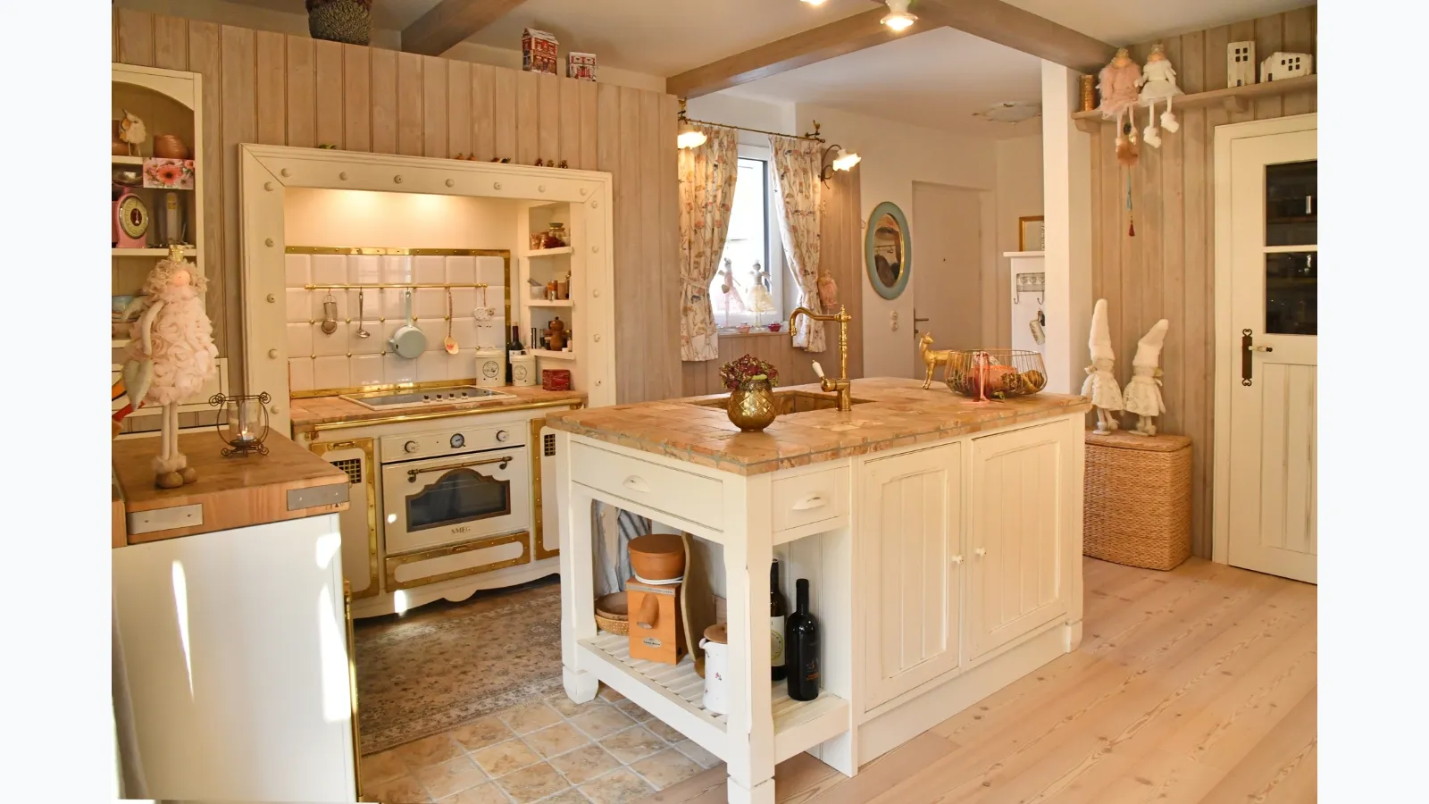 Classic kitchen with Incontrada island by Marchi