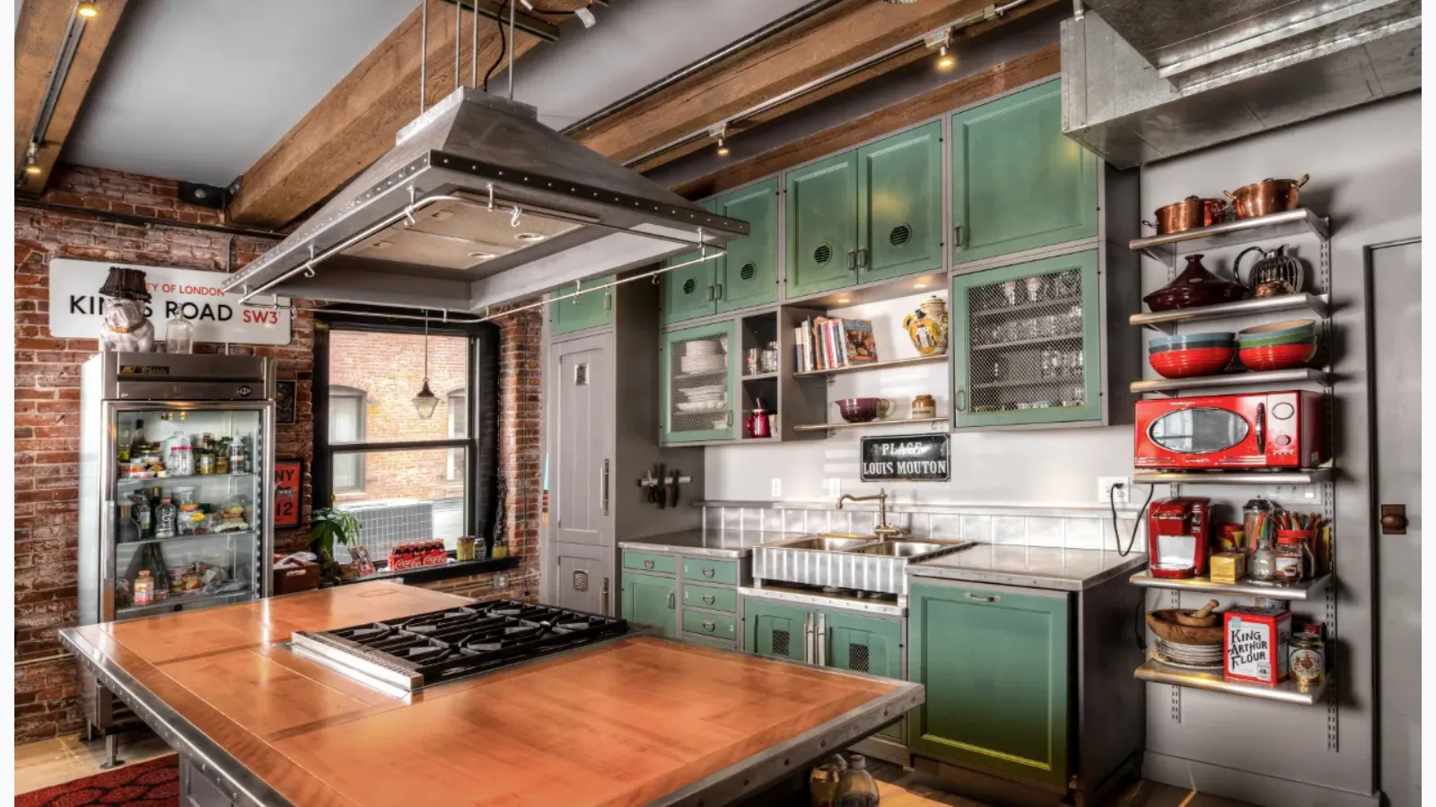 Classic kitchen with Loft island by Marchi