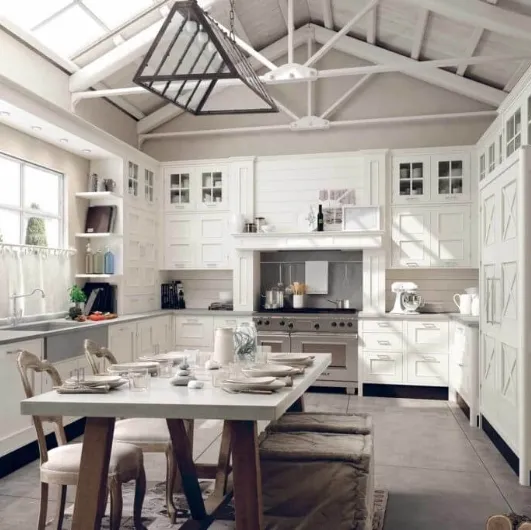 Classic angular Montserrat kitchen in lacquered wood by Marchi.