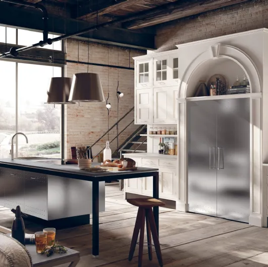 Classic kitchen with Montserrat island in lacquered wood by Marchi.