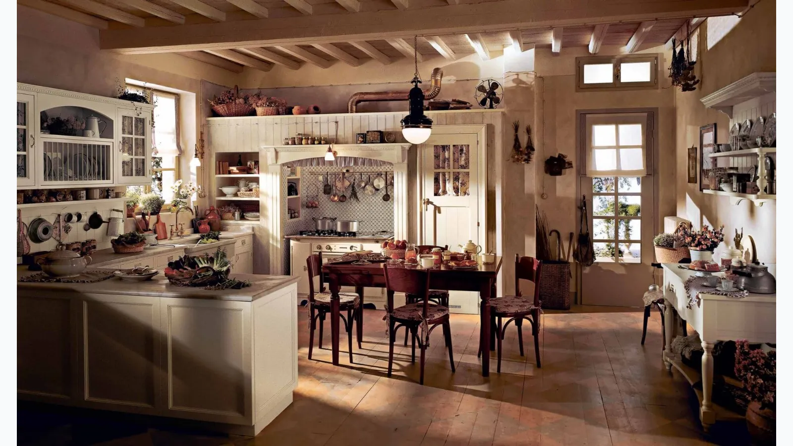 Classic Kitchen with Old England peninsula in lacquered wood by Marchi