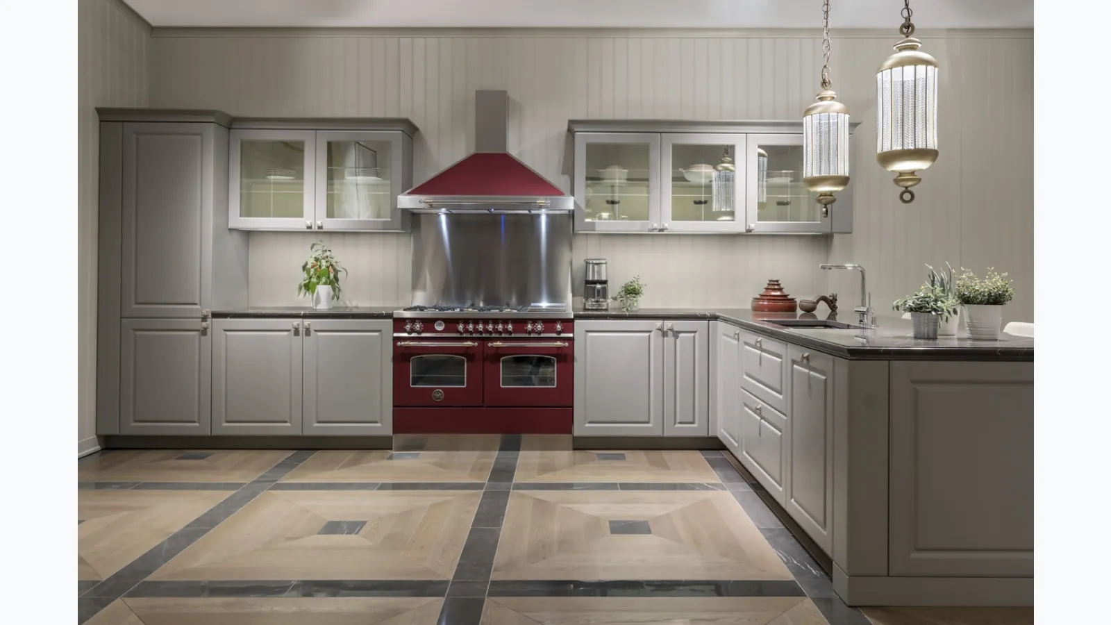 Classic kitchen with Palatina 06 peninsula in matte lacquered finish by Scic