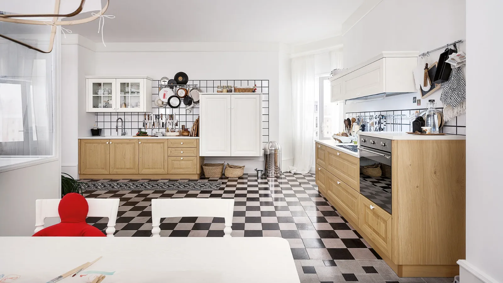 Classic corner kitchen Pavese 05 in natural Oak and White lacquered Ash by Veneta Cucine.