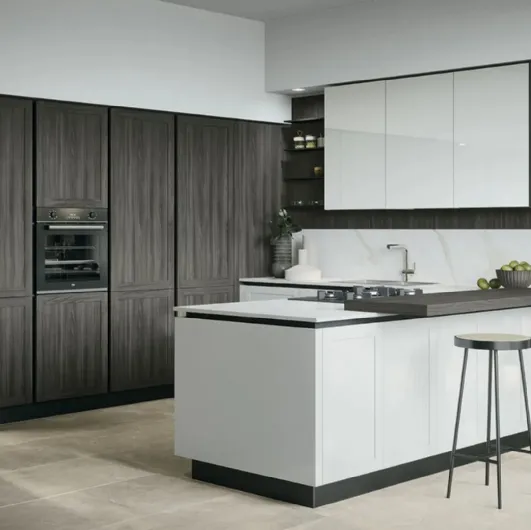 Classic kitchen with Forma Cucine River 01 peninsula.
