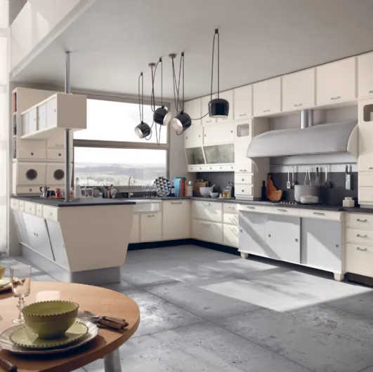 Classic kitchen with the Saint Louis peninsula in lacquered wood by Marchi.