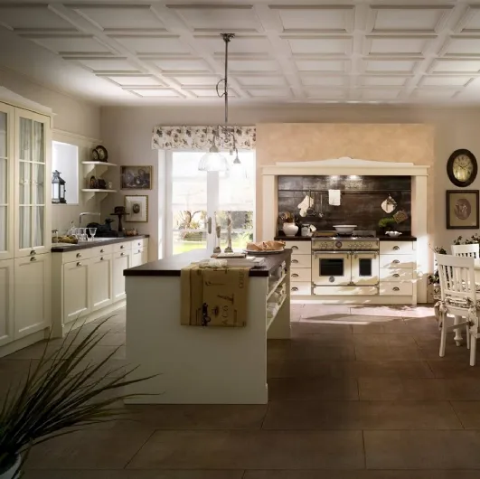 Classic kitchen with lacquered wooden island and glass cabinets Sweet Kitchen English Style by Callesella
