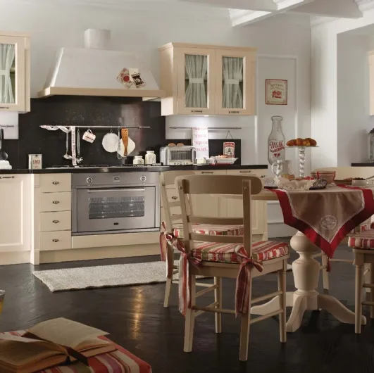 Classic corner kitchen in lacquered wood with glass display cabinets and a round solid spruce table Sweet Kitchen Romantic Light by Callesella.