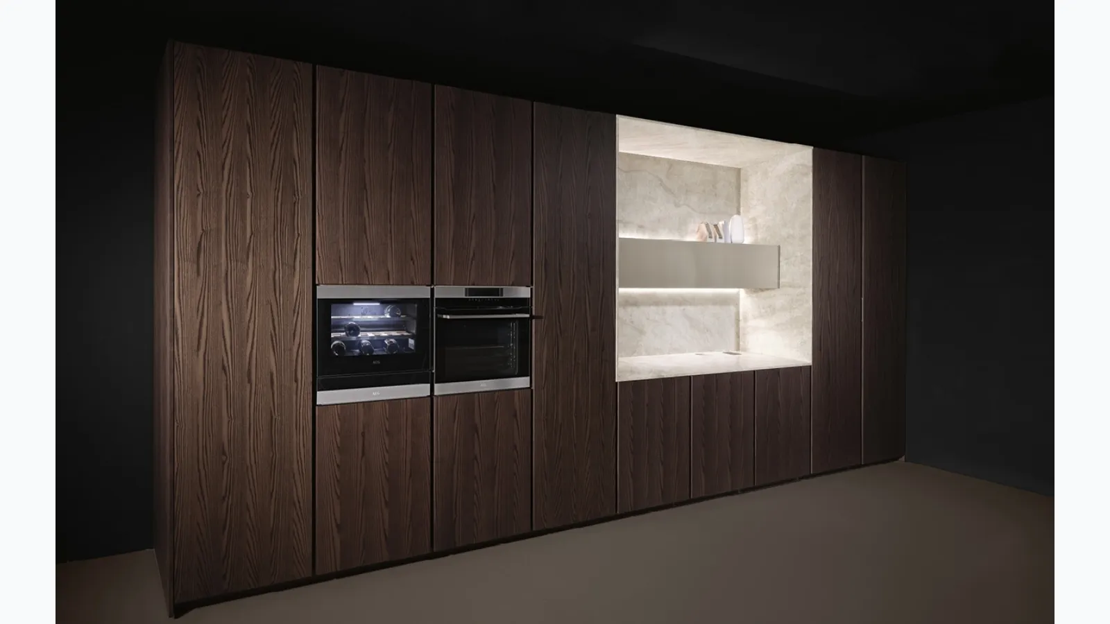 Linear wooden kitchen design Altea 02 by Maistri.